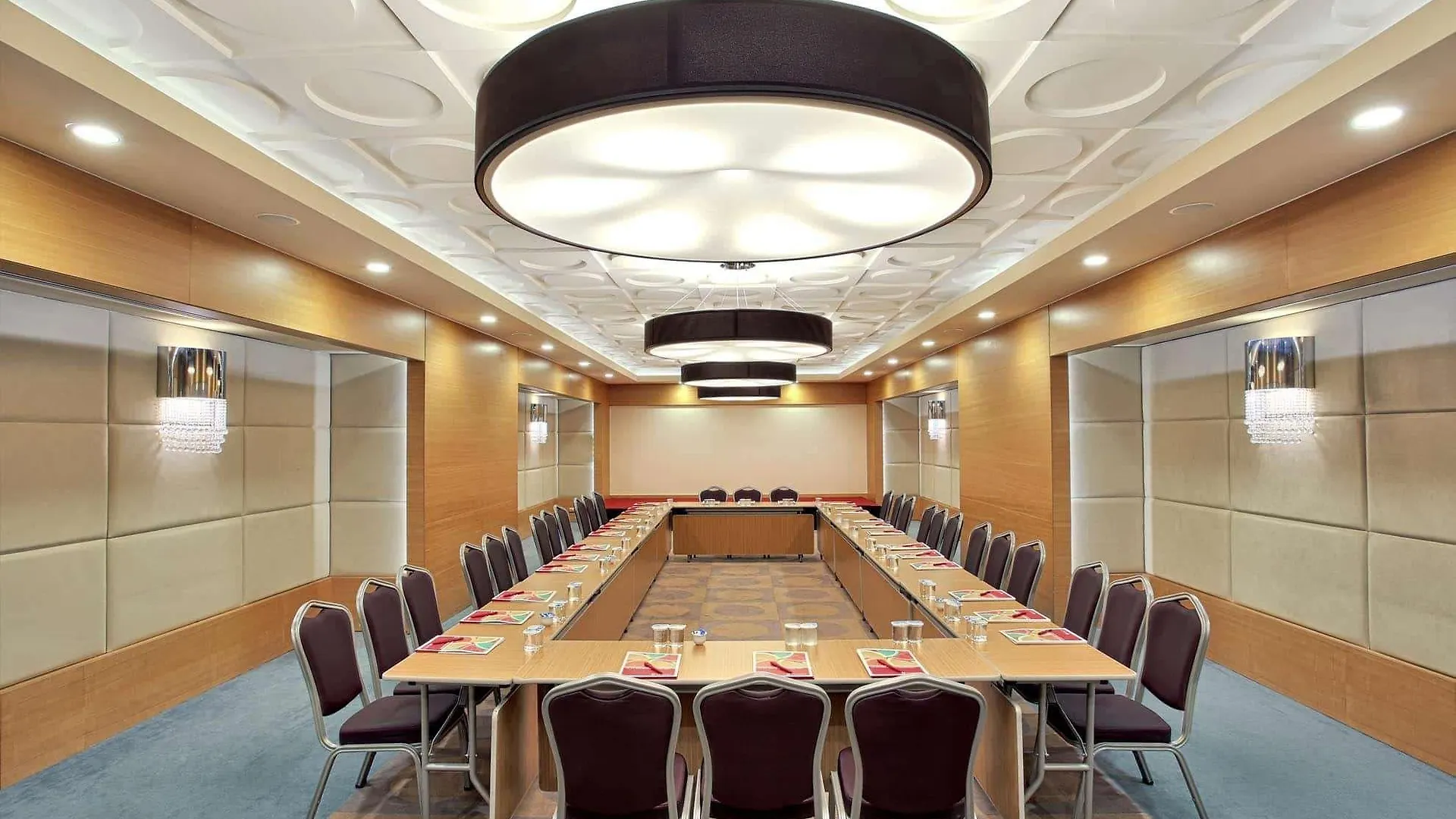 מלון Ramada Plaza אנטליה