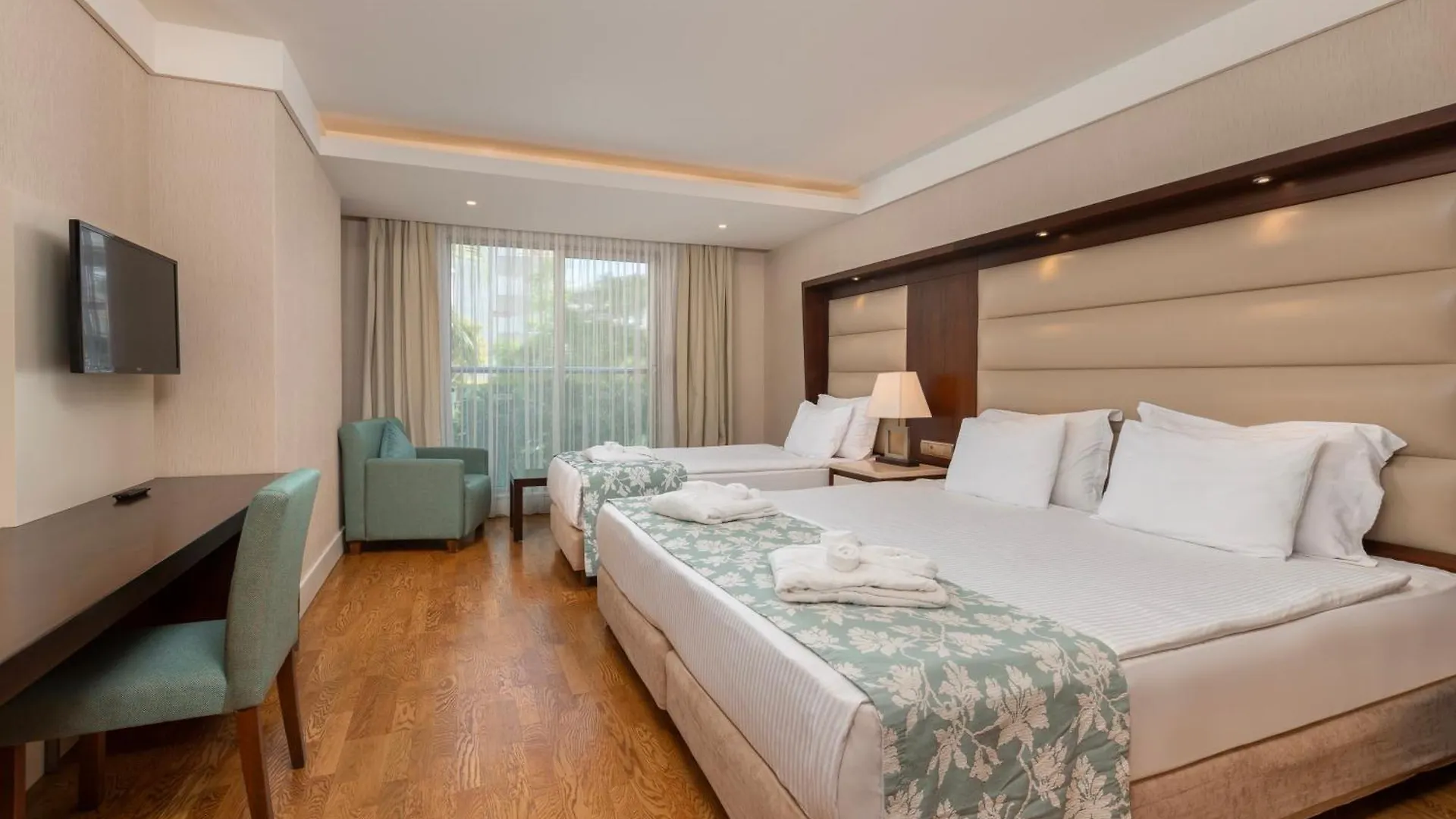 מלון Ramada Plaza אנטליה