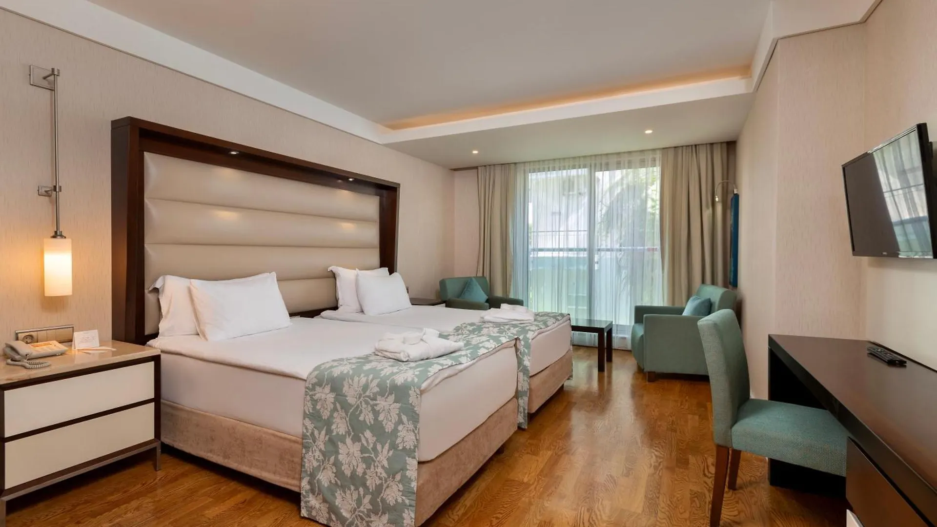 מלון Ramada Plaza אנטליה