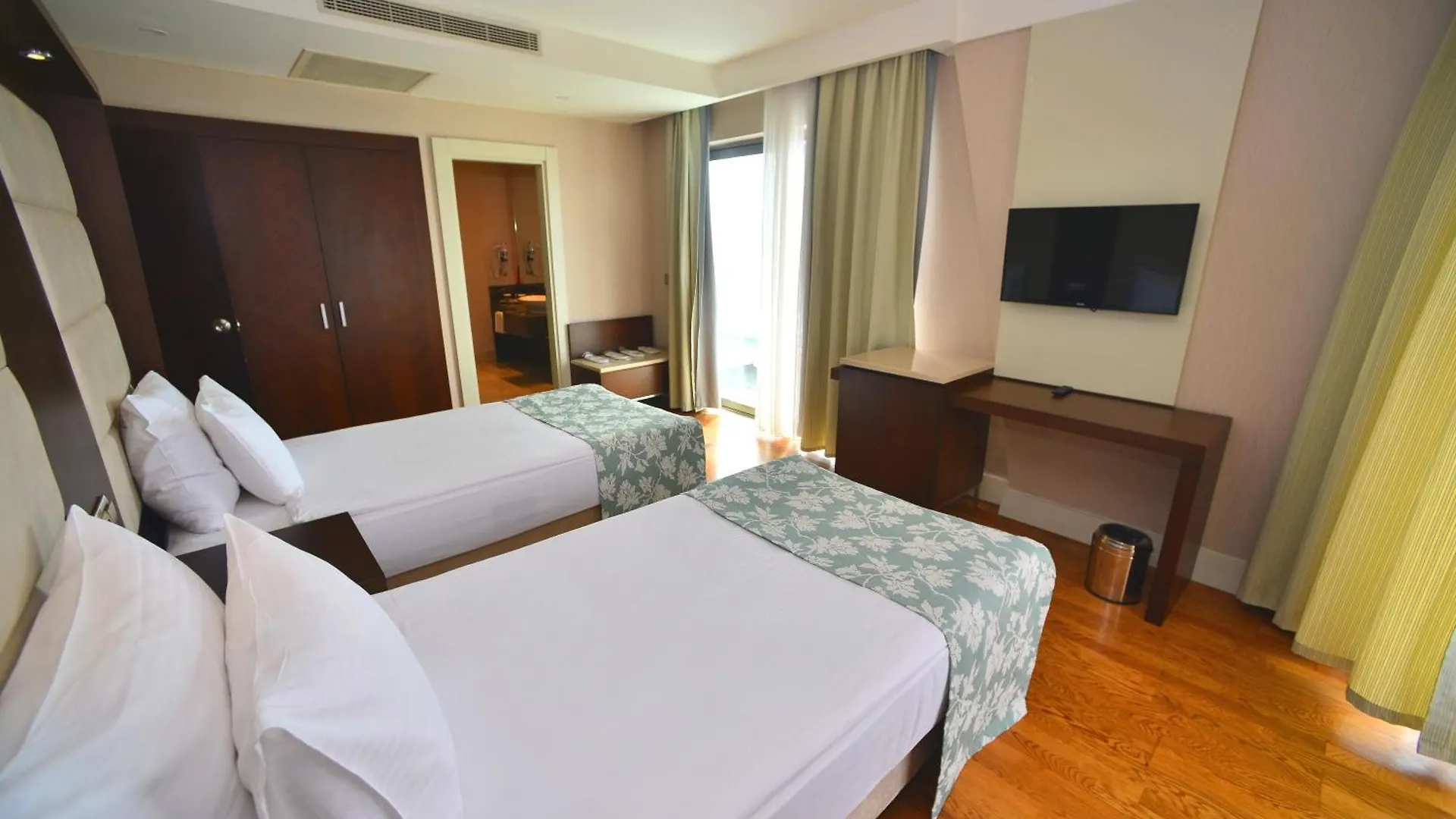מלון Ramada Plaza אנטליה 5*,  טורקיה