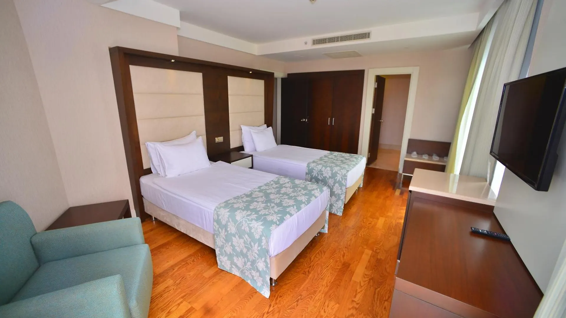 מלון Ramada Plaza אנטליה