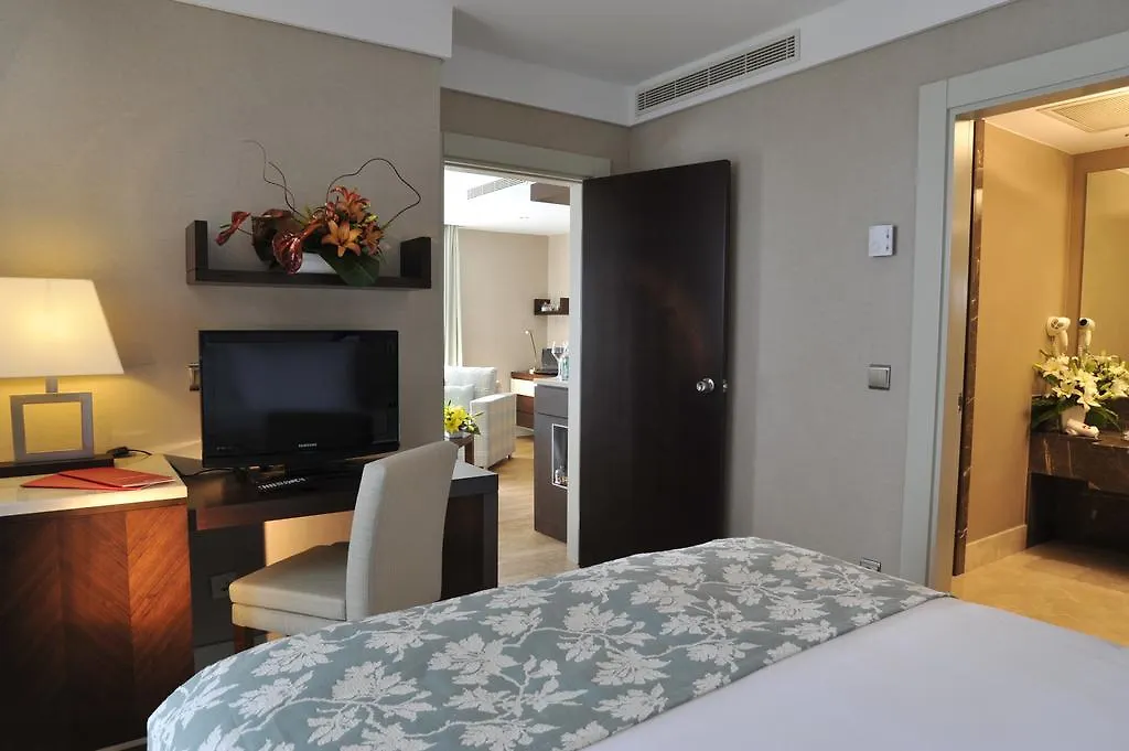 מלון Ramada Plaza אנטליה