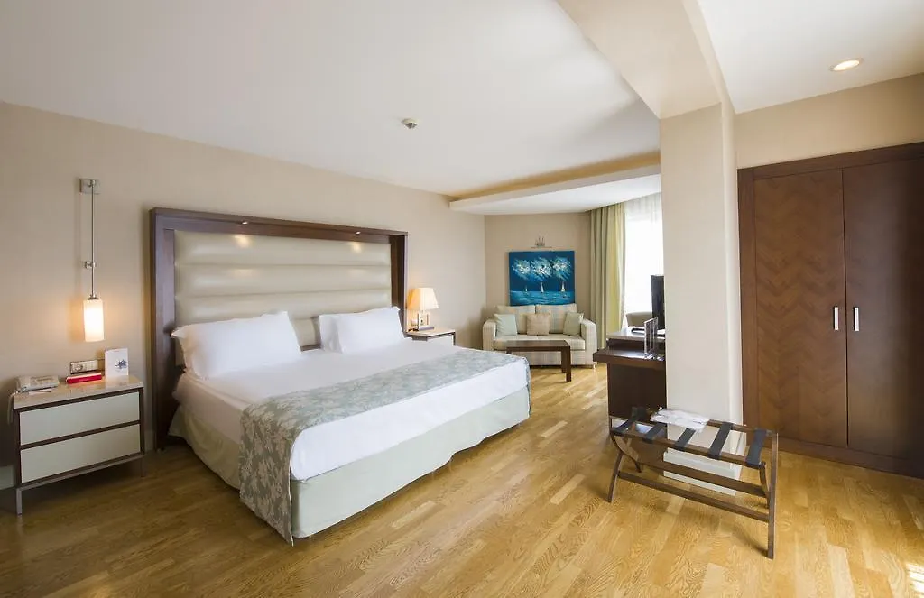 מלון Ramada Plaza אנטליה 5*,