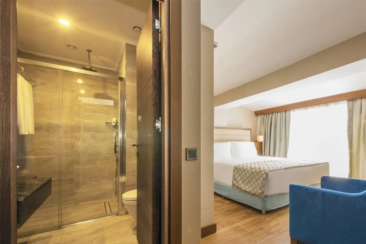 Ramada Plaza Antalya Hotel 5*,