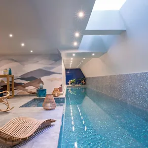 Parister Piscine & מלון פריז