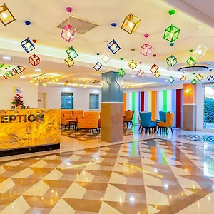 Crystal Club World Of Colours Otel