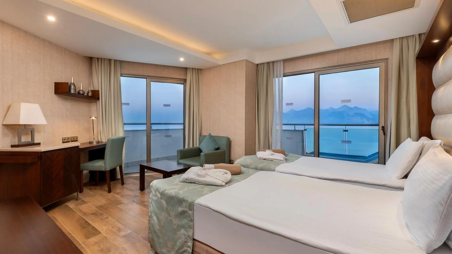 Ramada Plaza Antalya Hotel