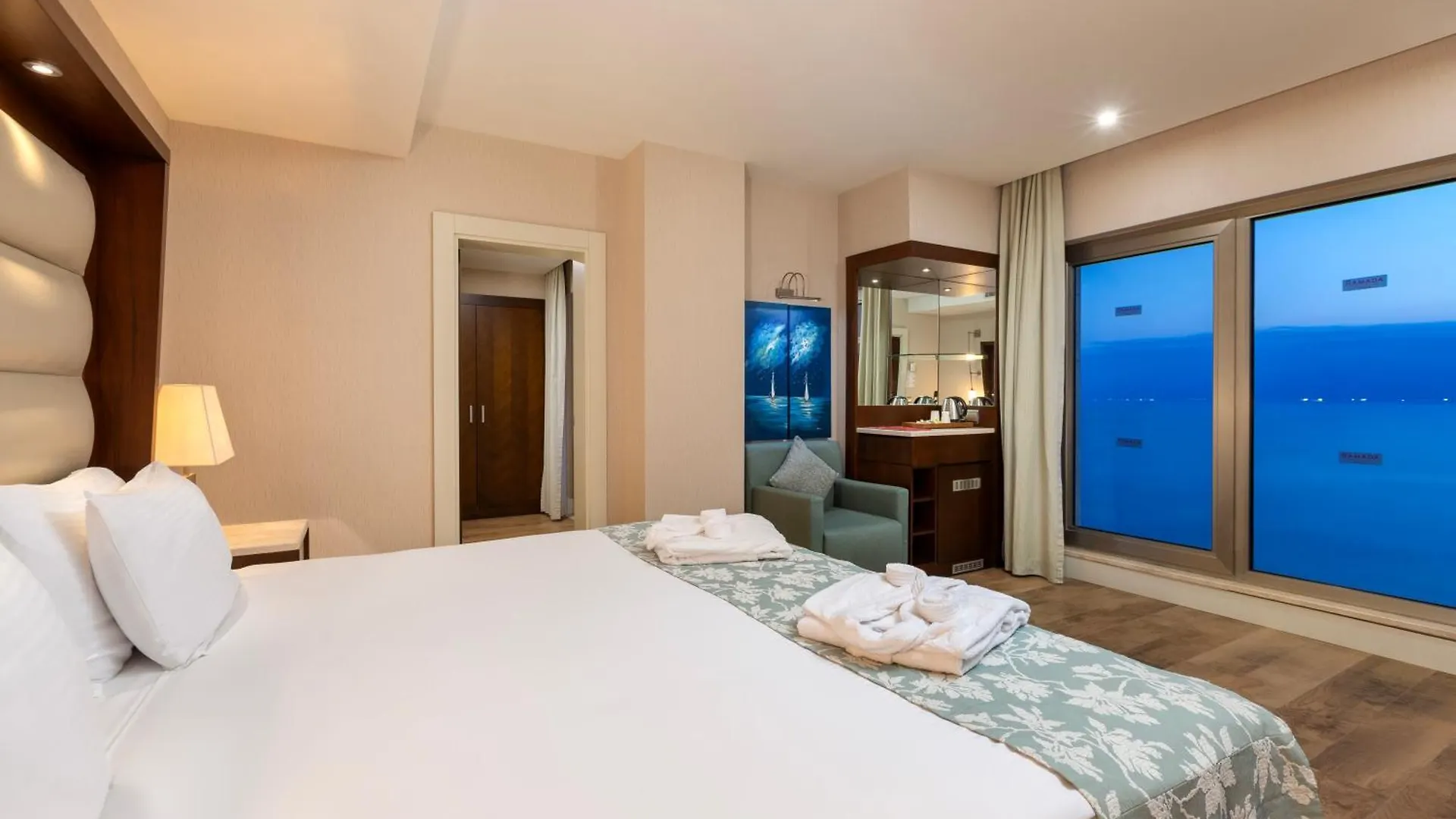 Ramada Plaza Antalya Hotel