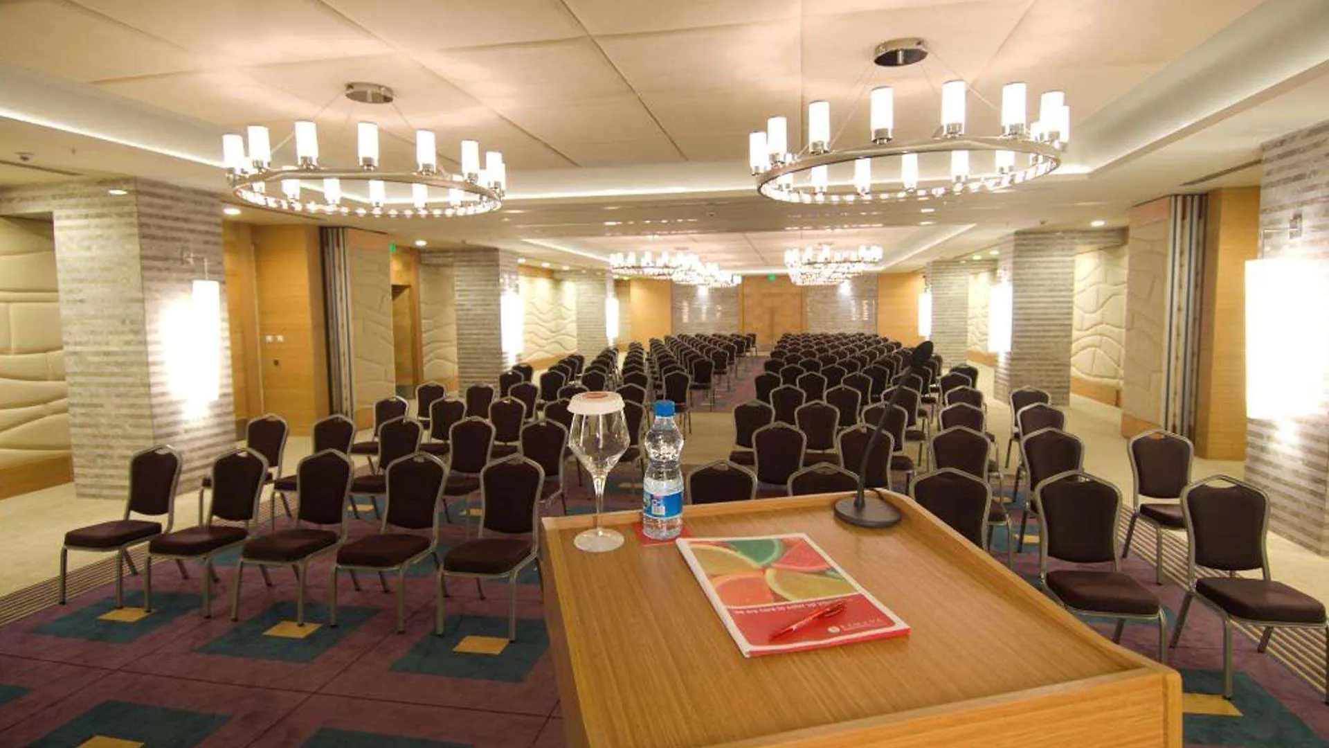 מלון Ramada Plaza אנטליה